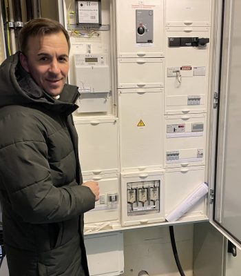 Bastian Ernst an der Verteilung